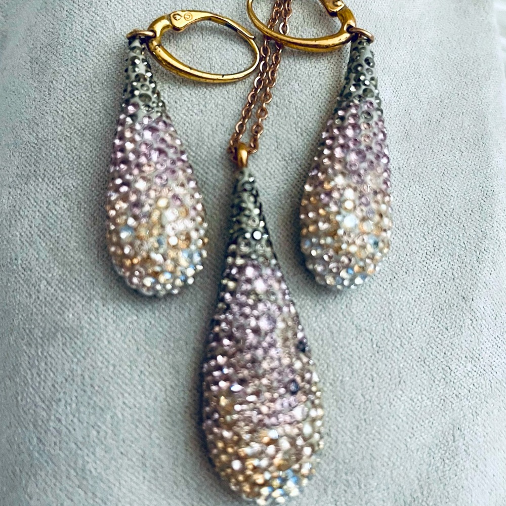 Swarovski Gorgeous Crystal Pink Ombre Earring and Necklace Set